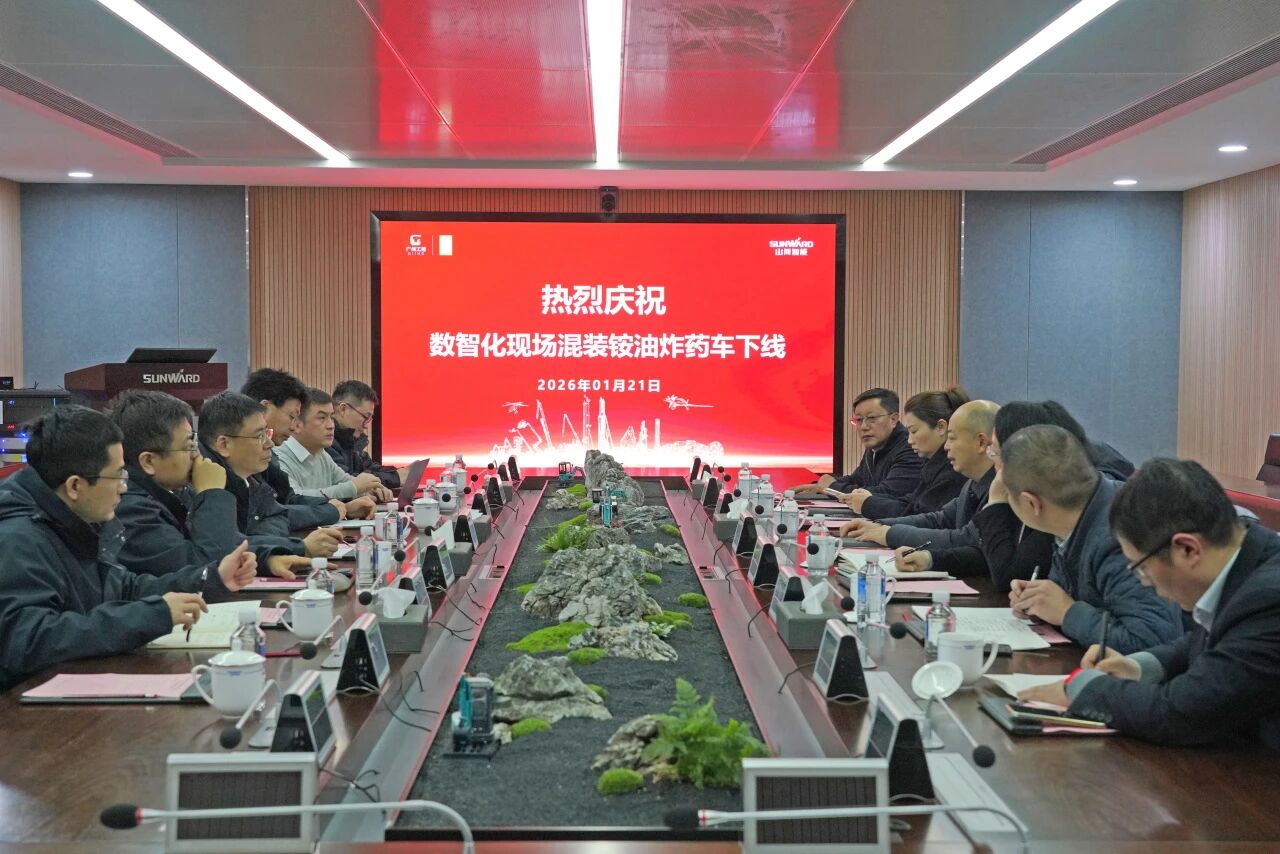 数智化现场混字油火药车下线!KU酷游官网智能与易普力携手共筑智能矿山新篇章