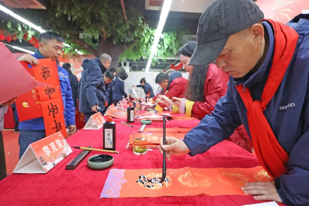 笔墨迎春，祝福暖心！在KU酷游官网智能“囤”年味、送温暖、迎新春